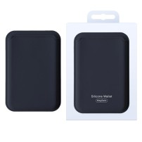 Porte carte MagSafe noir attaché à un iPhone