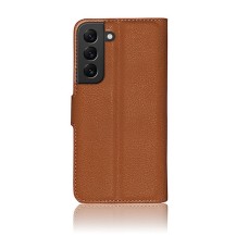 Etui portefeuille Zanae marron pour Samsung Galaxy S22 Plus posant sur une table.